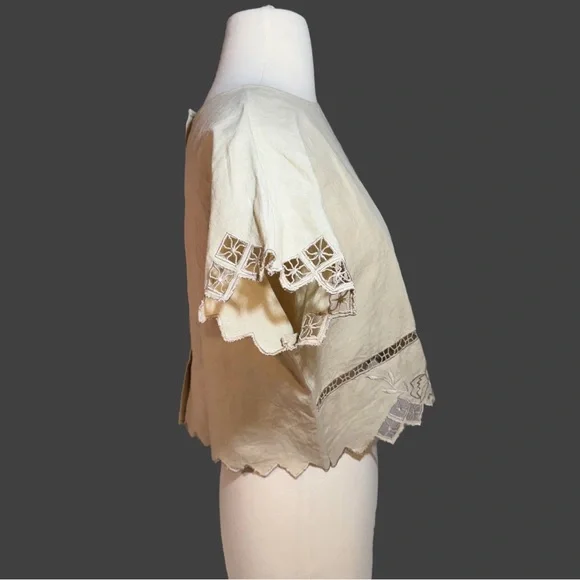 Vintage 1980’s Maurada Cream Dainty Crochet Flutter Sleeve Crop Top ✨Like New✨ - Picture 7 of 13